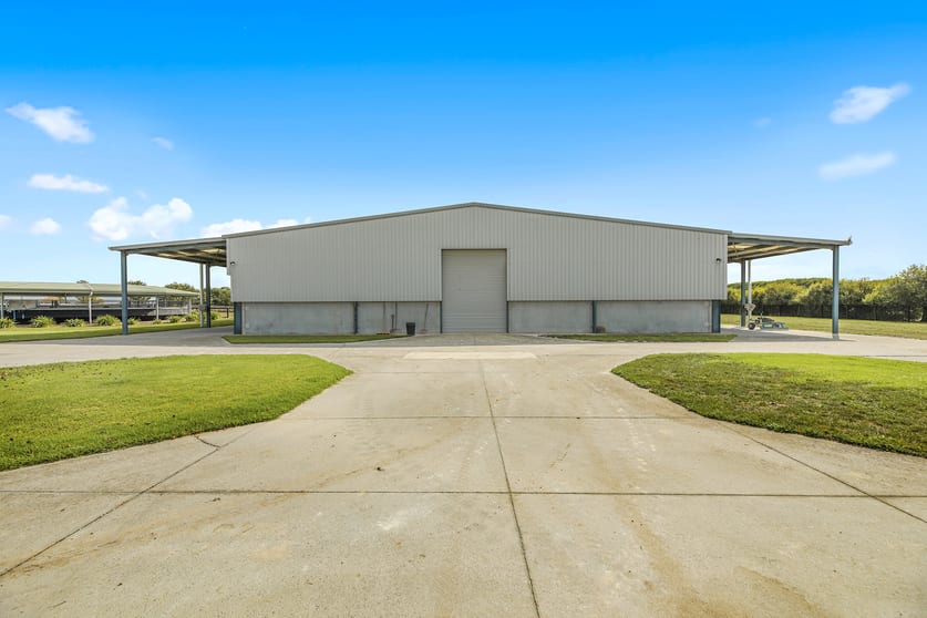 Click to view all images 65 Five Mile Road Pakenham South VIC 3810 - Image 3