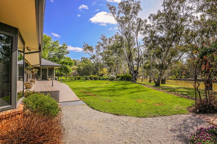 Click to view all images 'Wirrabilla' 65 Brick Kiln Road Deniliquin NSW 2710 - Image 2