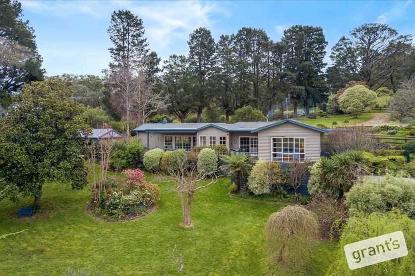 Click to view all images 24 Temple Road Belgrave South VIC 3160 - Image 3
