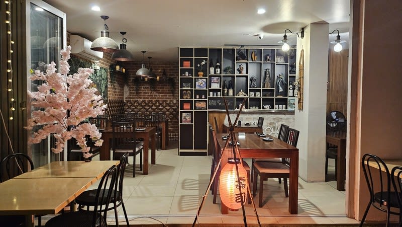 Click to view all images Restaurant business for sale in Mortlake - Image 2