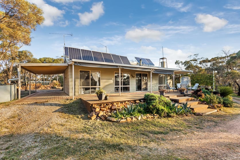 Click to view all images 517 Nine Mile South-Wedderburn Road Wedderburn VIC 3518 - Image 1