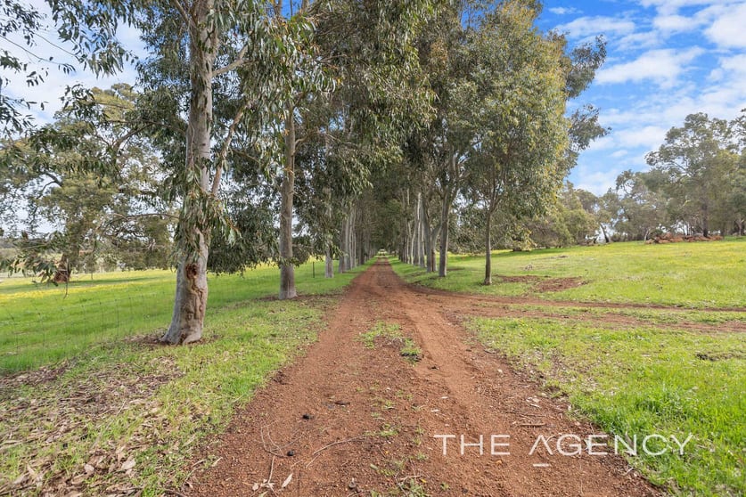 Click to view all images 575 Golf Links Road Wundowie WA 6560 - Image 1