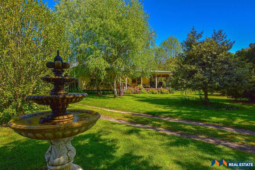 Click to view all images 2 Green Lane Dederang VIC 3691 - Image 2
