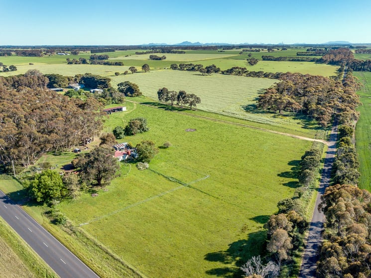 Click to view all images 3628 Hamilton Highway Caramut VIC 3274 - Image 2