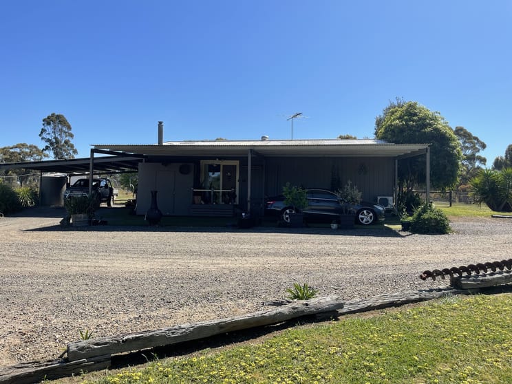 Click to view all images 87 Upper Daly Road St Arnaud VIC 3478 - Image 1