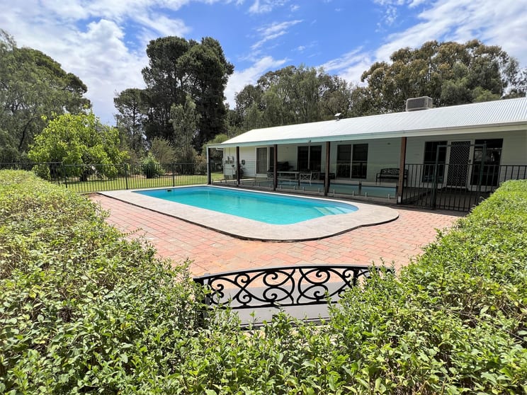 Click to view all images Lindifferon Lane Deniliquin NSW 2710 - Image 1