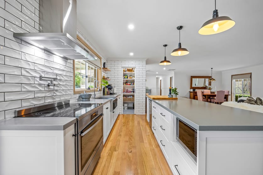 Click to view all images 20 Bishop Road Ararat VIC 3377 - Image 3