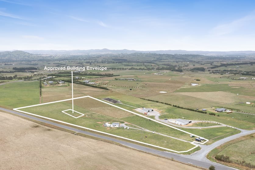 Click to view all images 2 Buckley Road Yass NSW 2582 - Image 2