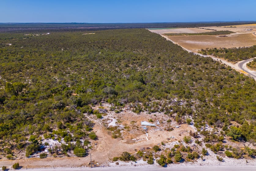 Click to view all images 427 Chitna Road Neergabby WA 6503 - Image 2