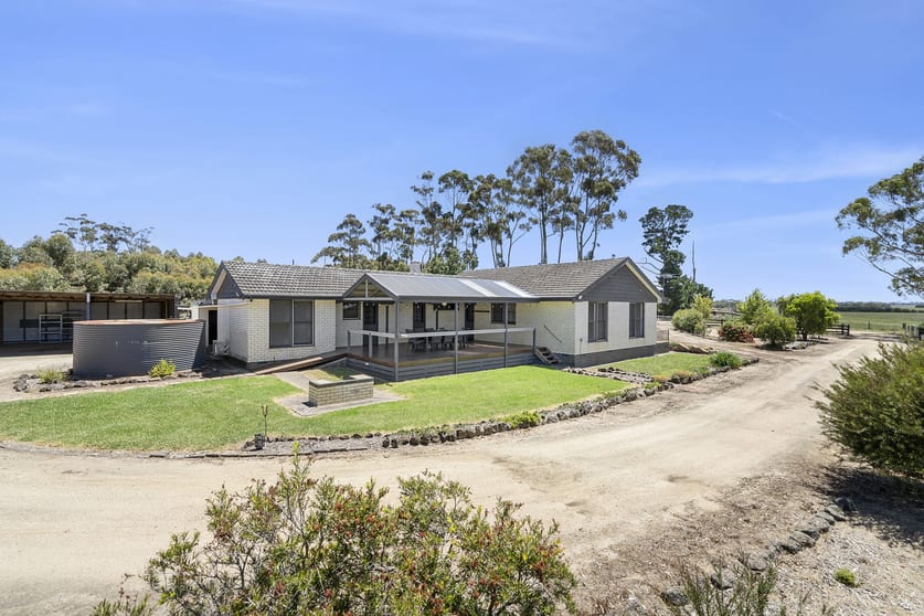 Click to view all images 660 Lismore - Skipton Road Lismore VIC 3324 - Image 3