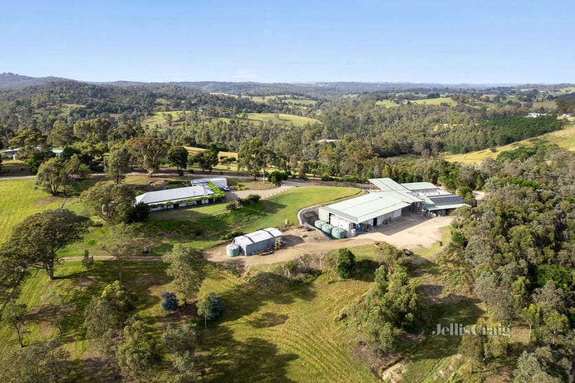 Click to view all images 2130 Heidelberg-Kinglake Road St Andrews VIC 3761 - Image 2