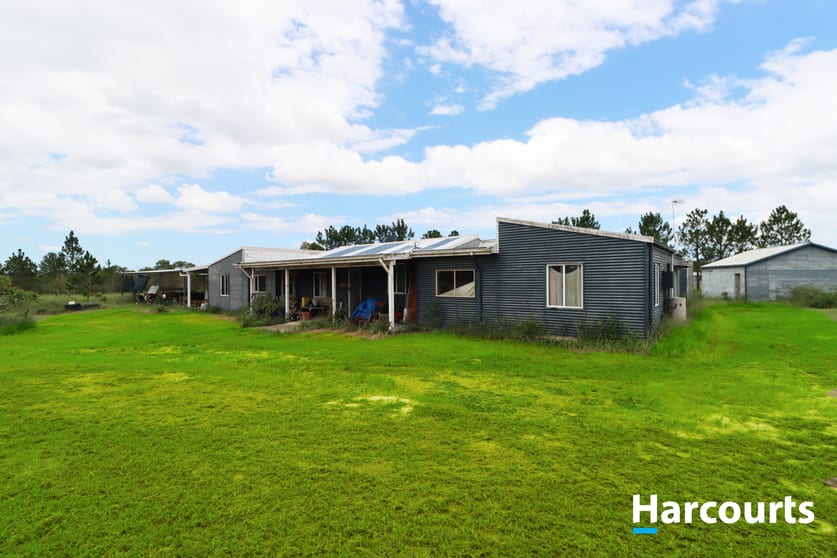 Click to view all images 90 Atwells Road Farnsfield QLD 4660 - Image 2
