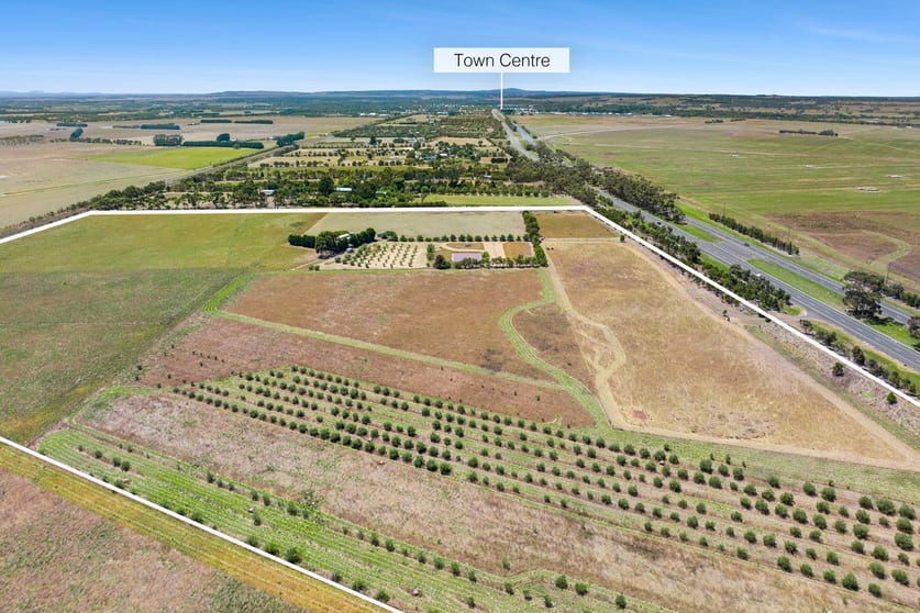 Click to view all images 3290 Princes Highway Winchelsea VIC 3241 - Image 1