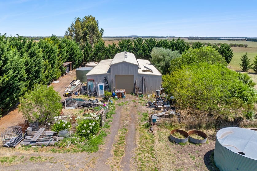Click to view all images 3290 Princes Highway Winchelsea VIC 3241 - Image 2