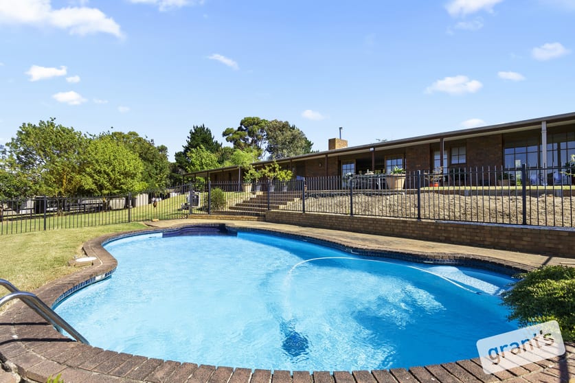 Click to view all images 6 Mountain Flat Road Narre Warren East VIC 3804 - Image 3