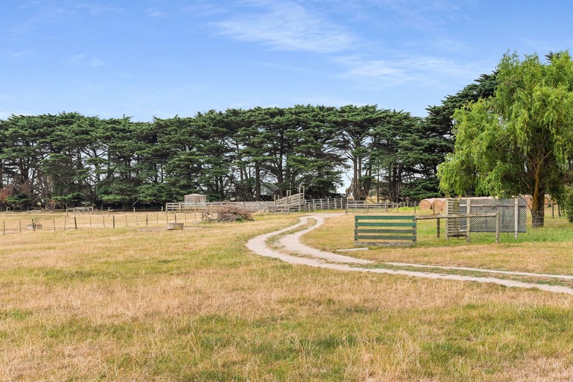 Click to view all images 440 Nepean Highway Mount Martha VIC 3934 - Image 3