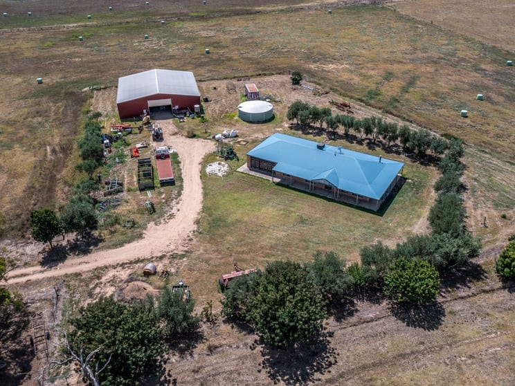 Click to view all images 115 Ellen Lane Byawatha VIC 3678 - Image 2