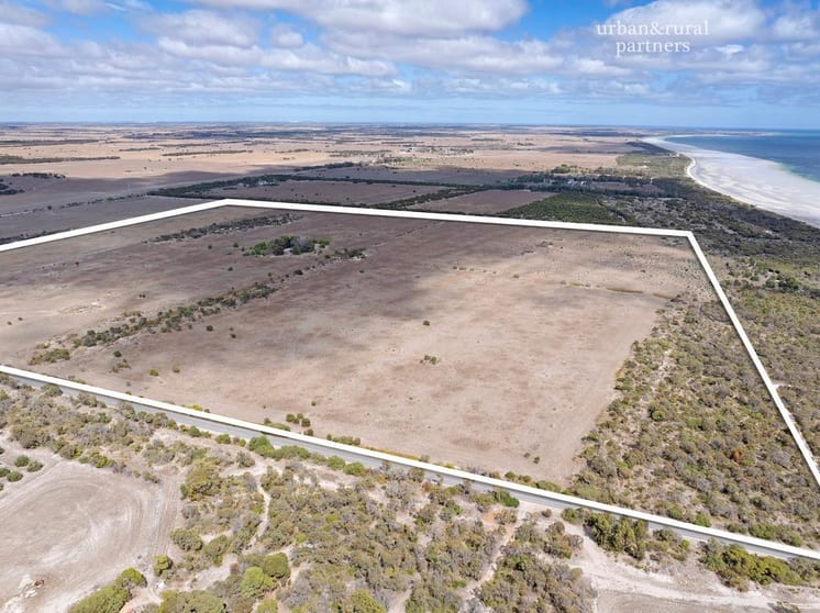 Click to view all images 2 Hundred Line Road The Pines SA 5577 - Image 2