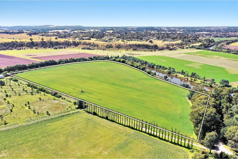 Click to view all images 54 Yeates Drive Bairnsdale VIC 3875 - Image 2