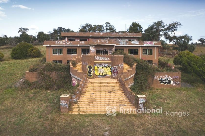 Click to view all images 650 Woori Yallock Road Cockatoo VIC 3781 - Image 2