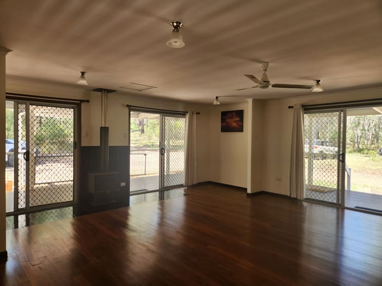 Click to view all images 268 Crumpton drive Blackbutt QLD 4314 - Image 2