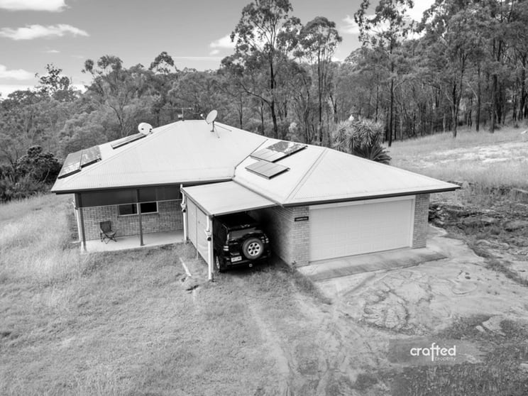 Click to view all images 182 Campbell Drive Kooralbyn QLD 4285 - Image 2