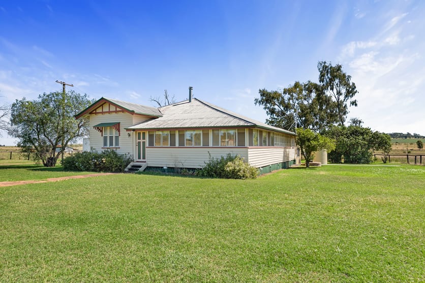 Click to view all images 4452 Gore Highway Pittsworth QLD 4356 - Image 3