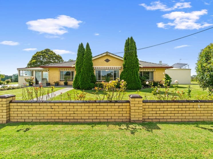 Click to view all images 308 Somerton Park Road Sale VIC 3850 - Image 2