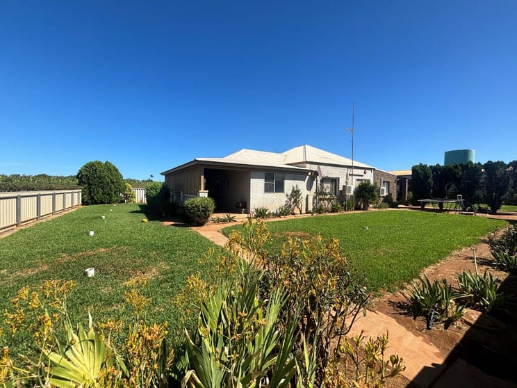 Click to view all images 11 Bibbawarra Road Kingsford WA 6701 - Image 3