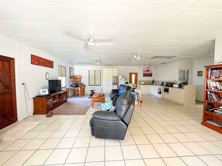 Click to view all images 20 Woolybutt Drive Katherine NT 0850 - Image 2