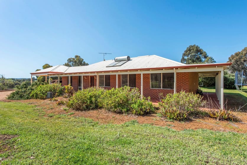 Click to view all images 110 Blackboy Gully Road Wandering WA 6308 - Image 1