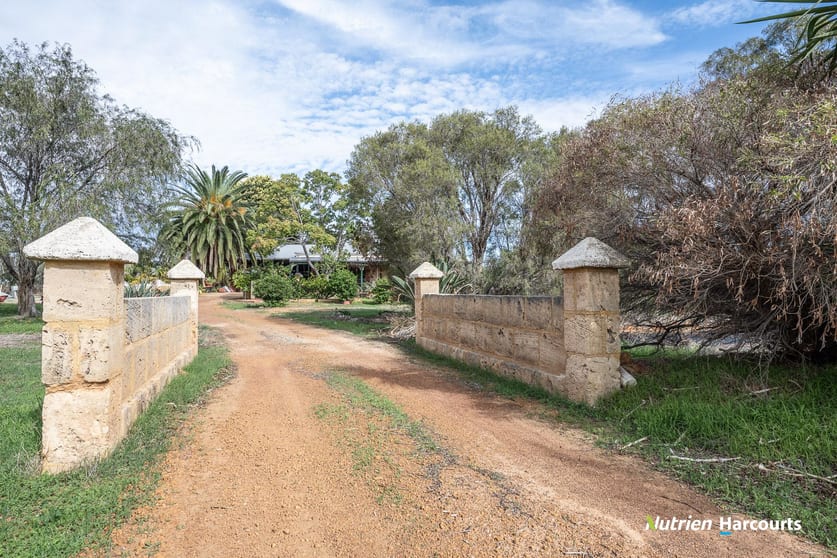 Click to view all images 1196 Bennies Road Wanerie WA 6503 - Image 2