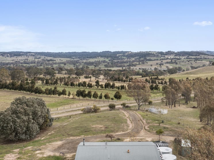 Click to view all images 107 Wheelers Lane Creightons Creek VIC 3666 - Image 2