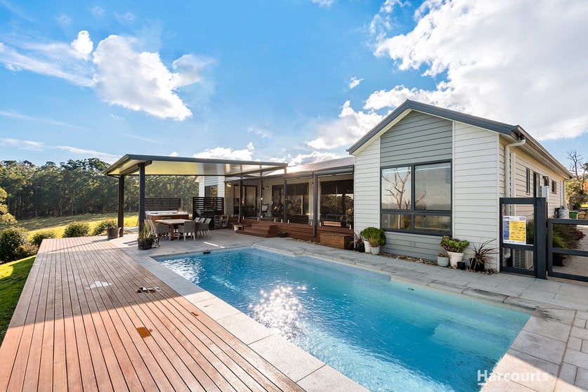 Click to view all images 210 McInnes Road Tynong North VIC 3813 - Image 3
