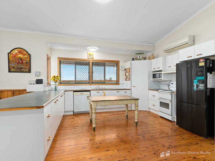 Click to view all images 496 Forest Plain Road Allora QLD 4362 - Image 2