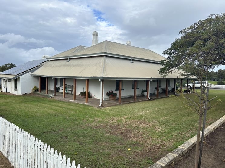 Click to view all images 50 Waldeck Street Dongara WA 6525 - Image 1