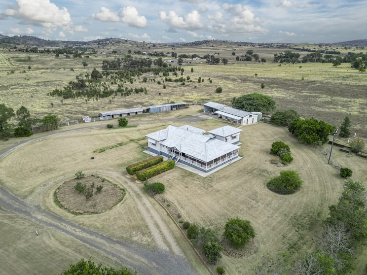 Click to view all images 58 Gordon Street Gayndah QLD 4625 - Image 1