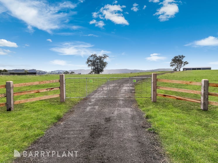 Click to view all images 3920 Northern Highway Pyalong VIC 3521 - Image 2