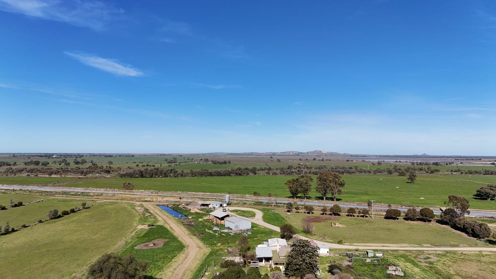 Click to view all images 186 Hildebrands Road Horfield VIC 3567 - Image 2
