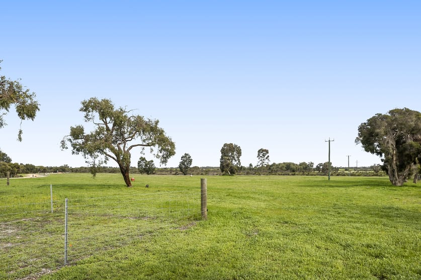 Click to view all images Lot 10 Dee Swamp Road Wanerie WA 6503 - Image 3