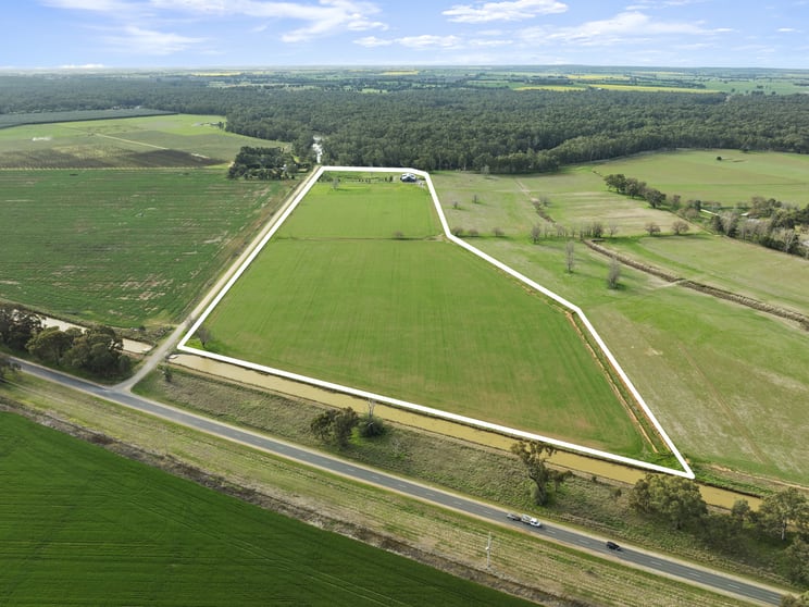 Click to view all images 60 Dairy Paddock Lane Cobram East VIC 3644 - Image 3