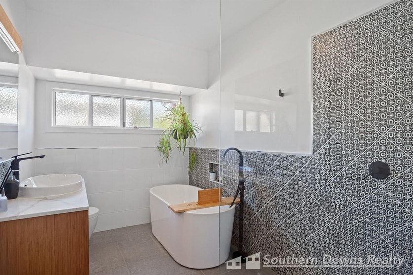 Click to view all images 231 Lyndhurst Lane Rosenthal Heights QLD 4370 - Image 3