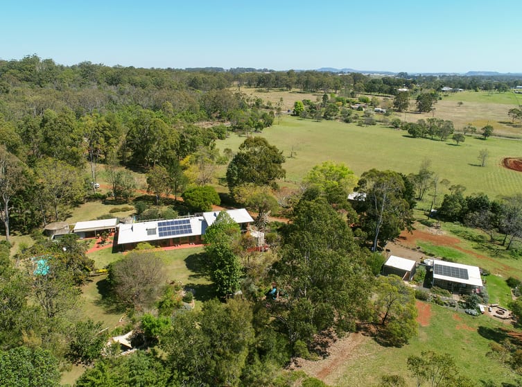 Click to view all images 142 Meringandan Road Cabarlah QLD 4352 - Image 1