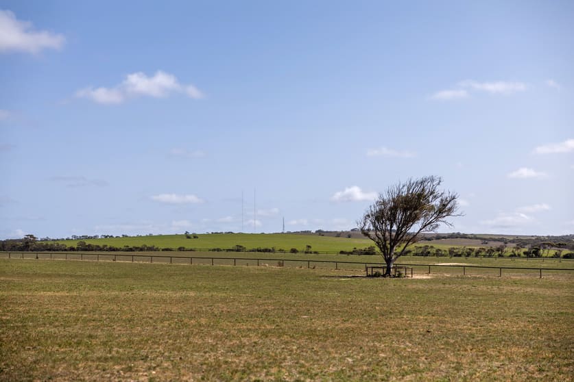 Click to view all images 478 Usher Road Gifford Hill SA 5253 - Image 3