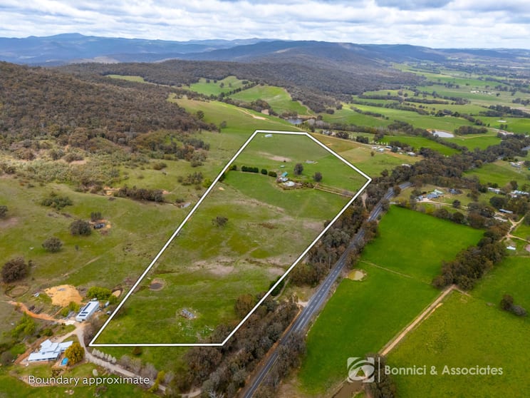Click to view all images 1626 Beechworth-Wodonga Road Wooragee VIC 3747 - Image 3