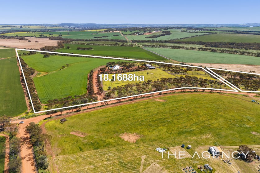 Click to view all images 375 Christmas Road Muluckine WA 6401 - Image 2