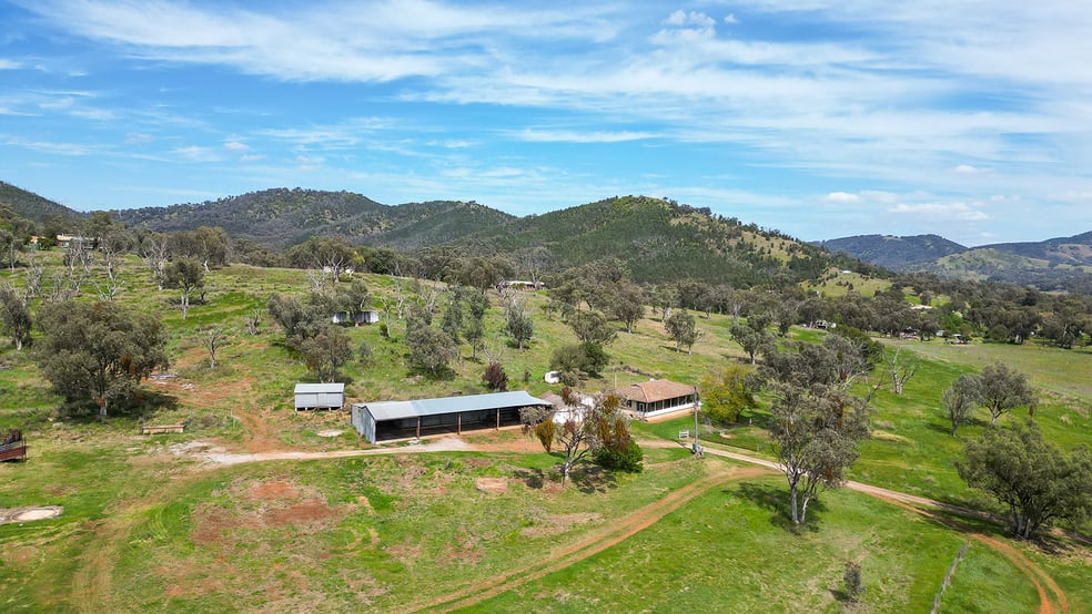 Click to view all images 650 Back Kootingal Road Kootingal NSW 2352 - Image 2
