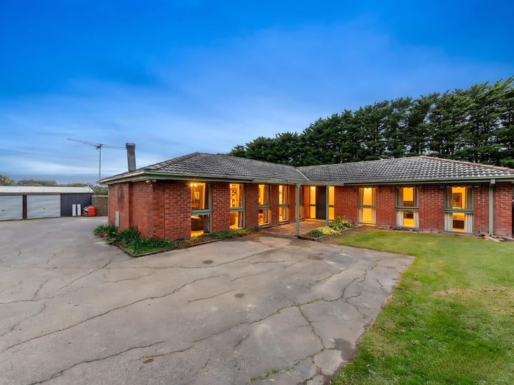 Click to view all images 5-7 Homewood Road Cranbourne South VIC 3977 - Image 2