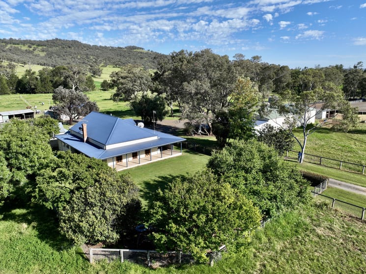 Click to view all images "Strathleigh" Warrah Creek Rd Willow Tree NSW 2339 - Image 3