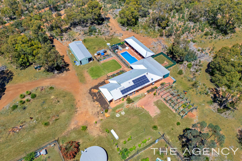 Click to view all images 36 South Place Morangup WA 6083 - Image 1